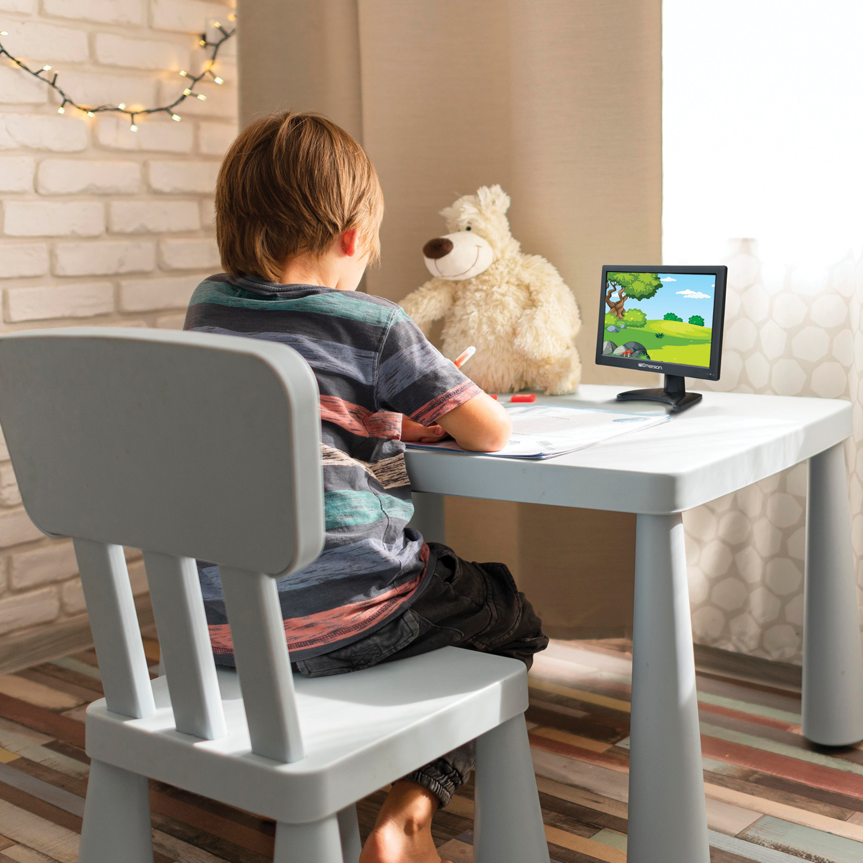 Portable 13.3" Digital TV with Built-in Rechargeable Battery and DC Car Adapter